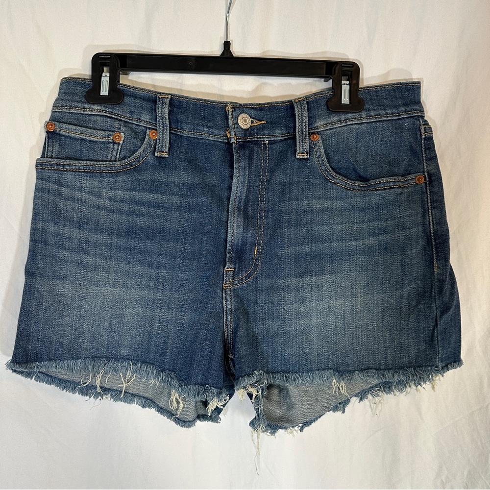 SOLD Levi’s High Rise Shorts Medium Stretch Dark Wash 31